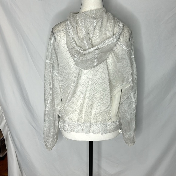 Lululemon Find Your Flock Jacket Water Resistant in
Rococo White Alpine White - Picture 8 of 10